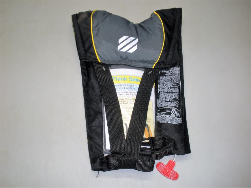 West Marine Automatic/ Manual Inflatable PFD. A/M-24 Convertible Model 17991399