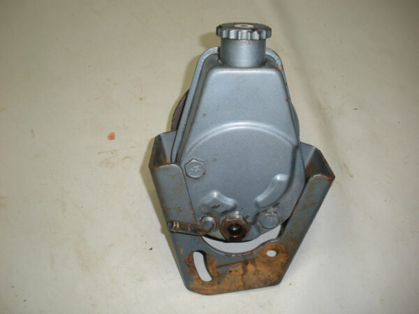 Yamaha GM 305 V/8 Power Steering Pump, Pulley and Bracket (YSC-10070-00-0C) - Image 2