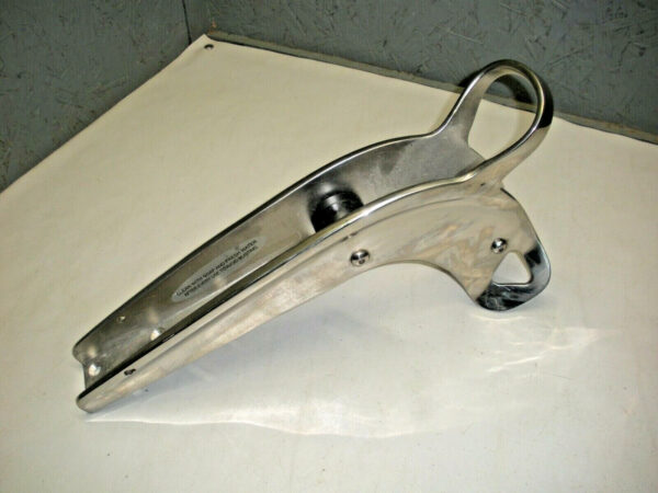 Marine Town Manta Heavy Duty Cast Stainless Steel Anchor Roller Assembly - Image 2