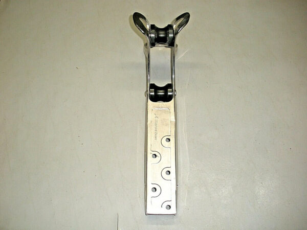 Marine Town Manta Heavy Duty Cast Stainless Steel Anchor Roller Assembly - Image 4