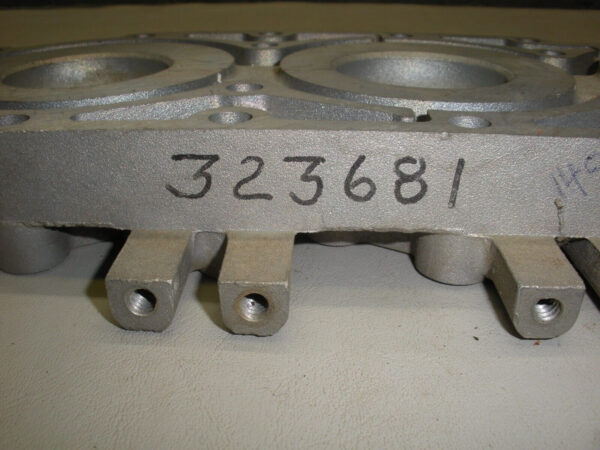OMC Johnson Evinrude Cylinder Head 323681 - Image 3