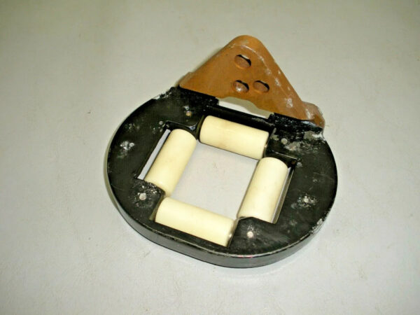 Glendinning Roller Guide Assembly With Bracket 04054 - Image 2