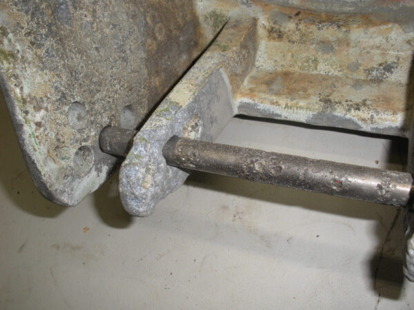 Volvo Penta Gimbal Housing 850676 With Shroud and Steering Arm - Image 9