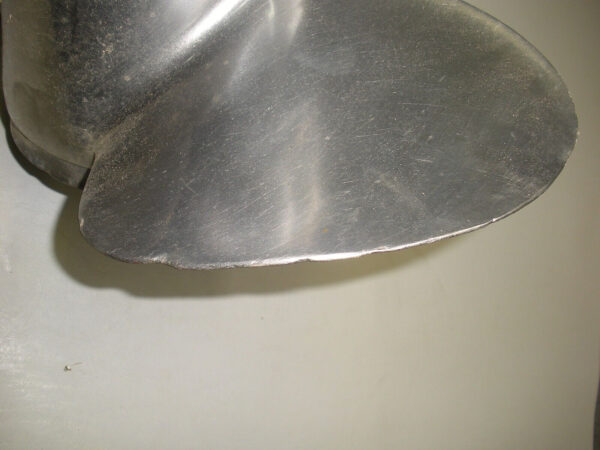 Michigan 3 Blade Stainless Steel Right Hand Propeller 21" X 15 1/4 P, SSM-358-C - Image 3