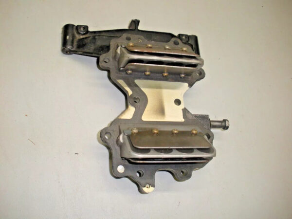 Genuine OMC Johnson Evinrude Intake Manifold 334056 With Reeds - Image 2