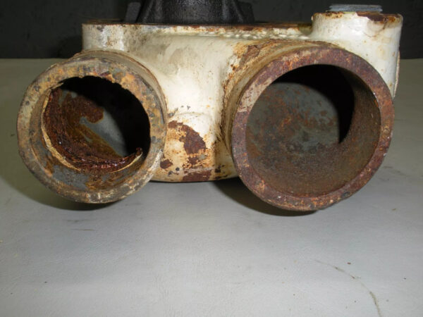 Detroit Diesel Water Pump Housing 5106160 and Water Pump Assembly - Image 4