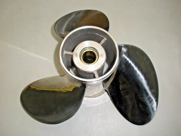 Solas SS 3 Blade Propeller 14 3/4" X 19R Suzuki 15 Spline 3551-148-19R - Image 3