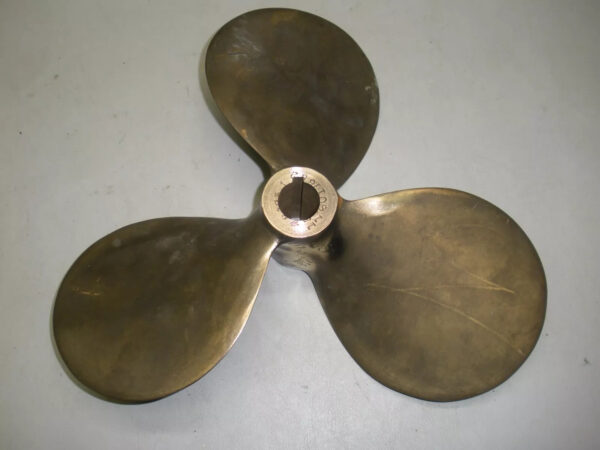 POSSIBLE 13" X 11P R.H. Bronze 3 Blade Propeller READ DESCRIPTION - Image 2