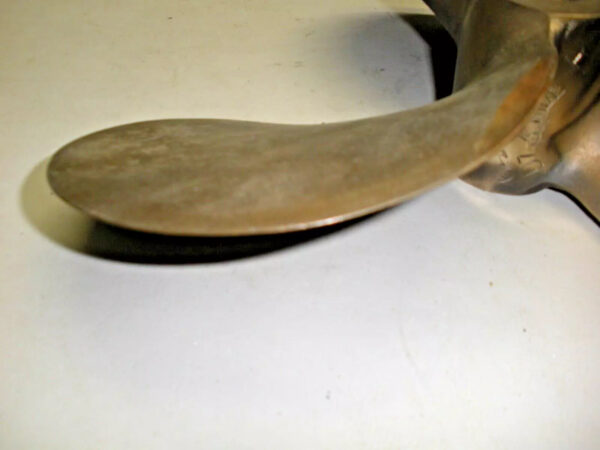 POSSIBLE 13" X 11P R.H. Bronze 3 Blade Propeller READ DESCRIPTION - Image 3