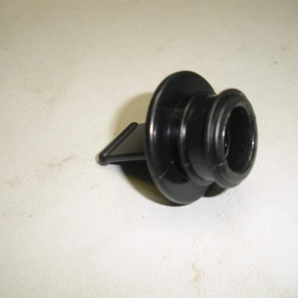 T-H Marine PVC Push In Drain Plug PP-118 Fits 1 1/8" Thru Hulls