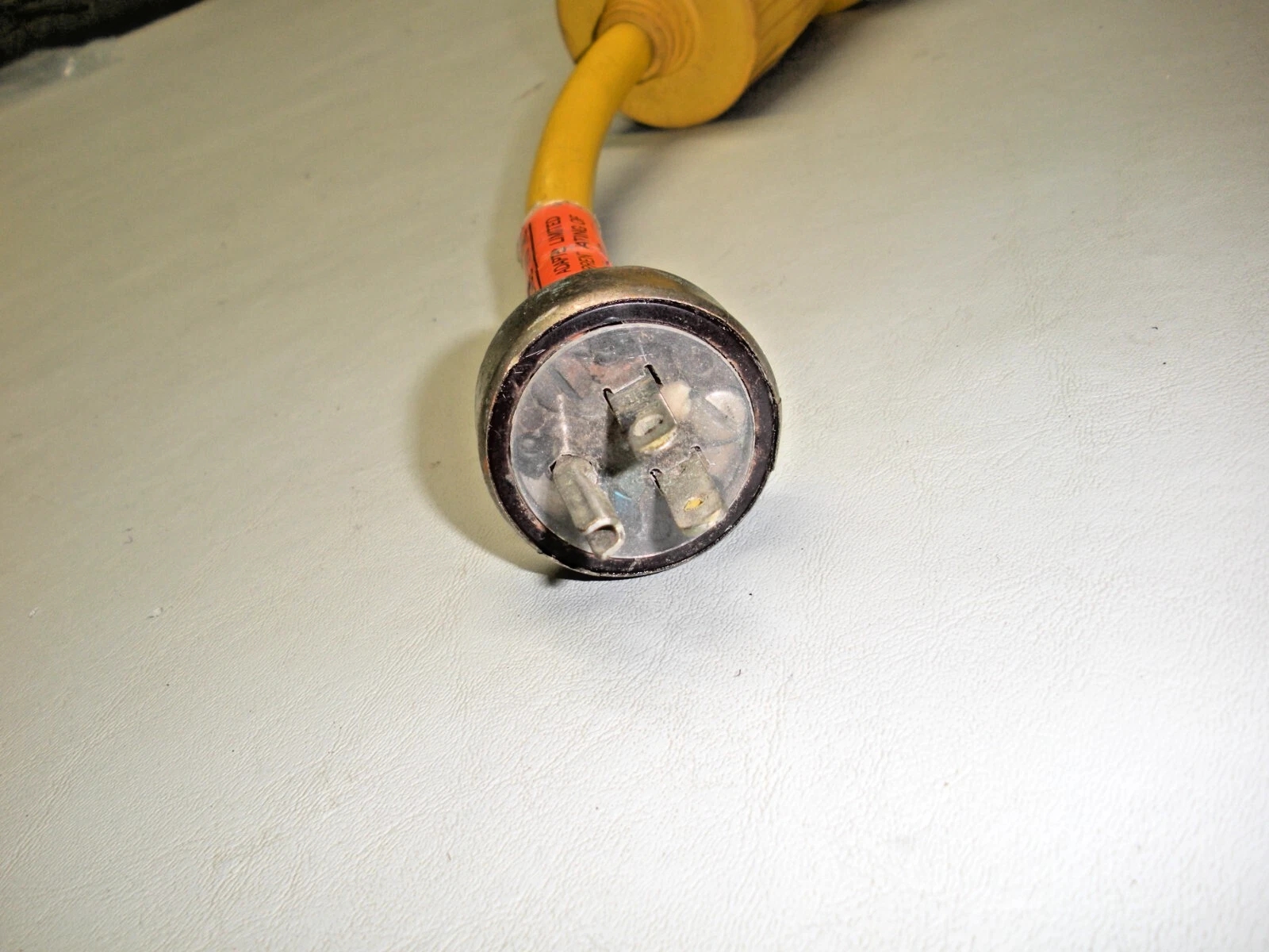 Used Hubbell Female 30 AMP/ 125 Volt to Male 15 AMP 125 Volt Adapter - Image 3