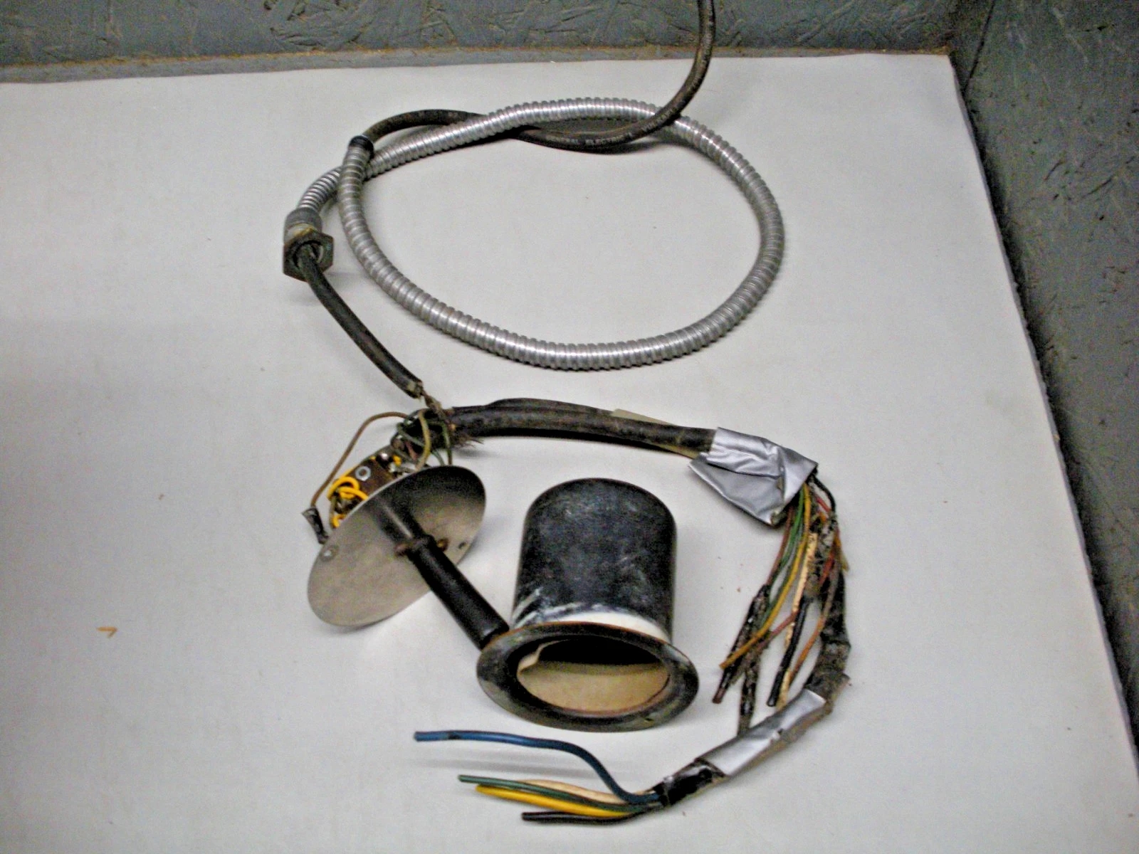 Vintage Rayline / Hatteras Model 733FCA Searchlight. Chrome Has Been Restored - Image 6