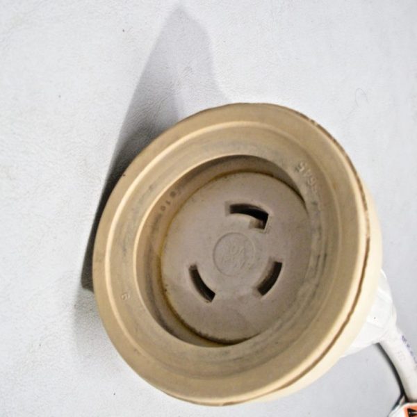 Genuine Hubbell 15A/ 125V Male to 30A/ 125 Female Pigtail Adapter HBL61CM22W