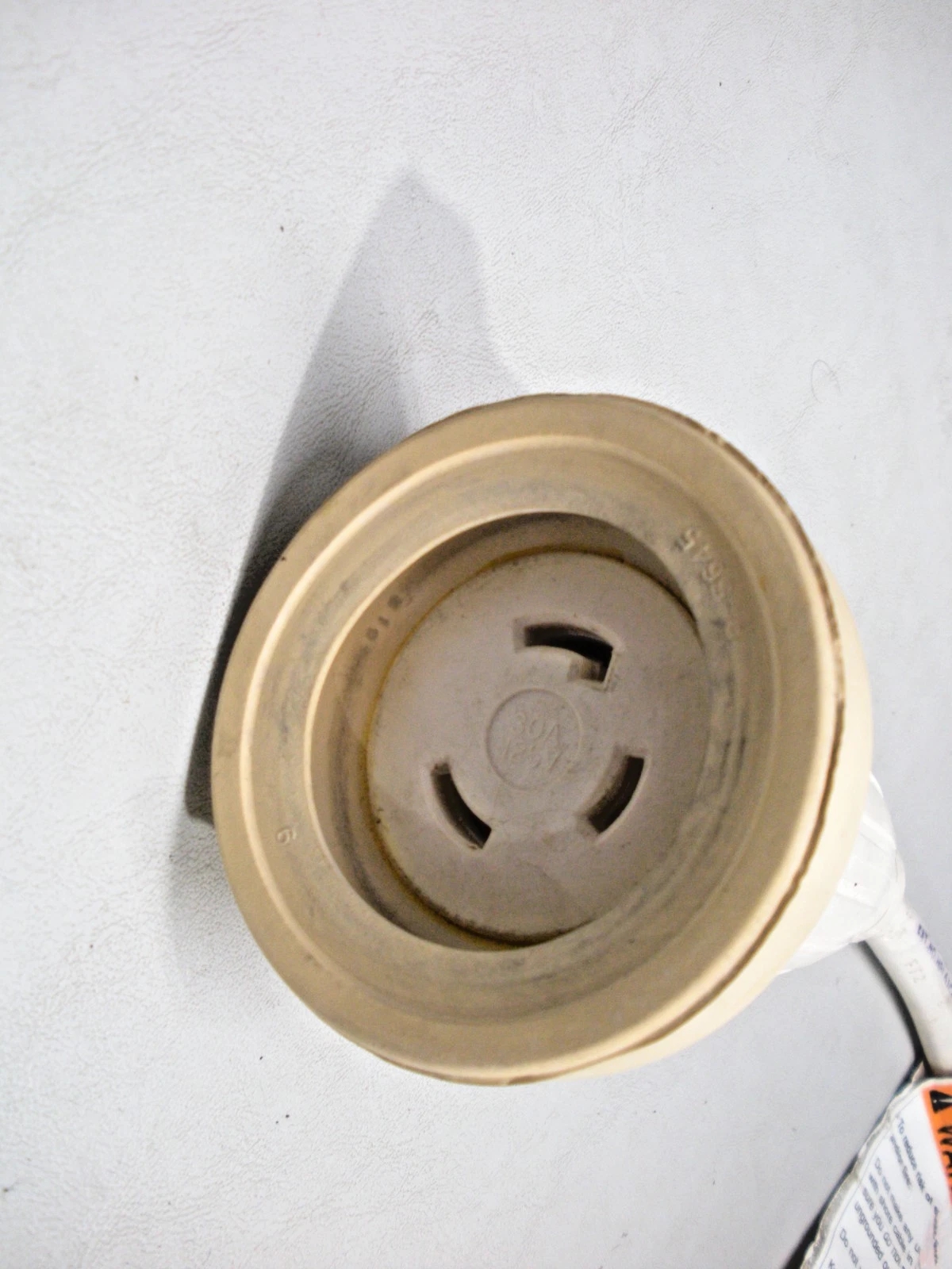 Genuine Hubbell 15A/ 125V Male to 30A/ 125 Female Pigtail Adapter HBL61CM22W - Image 2