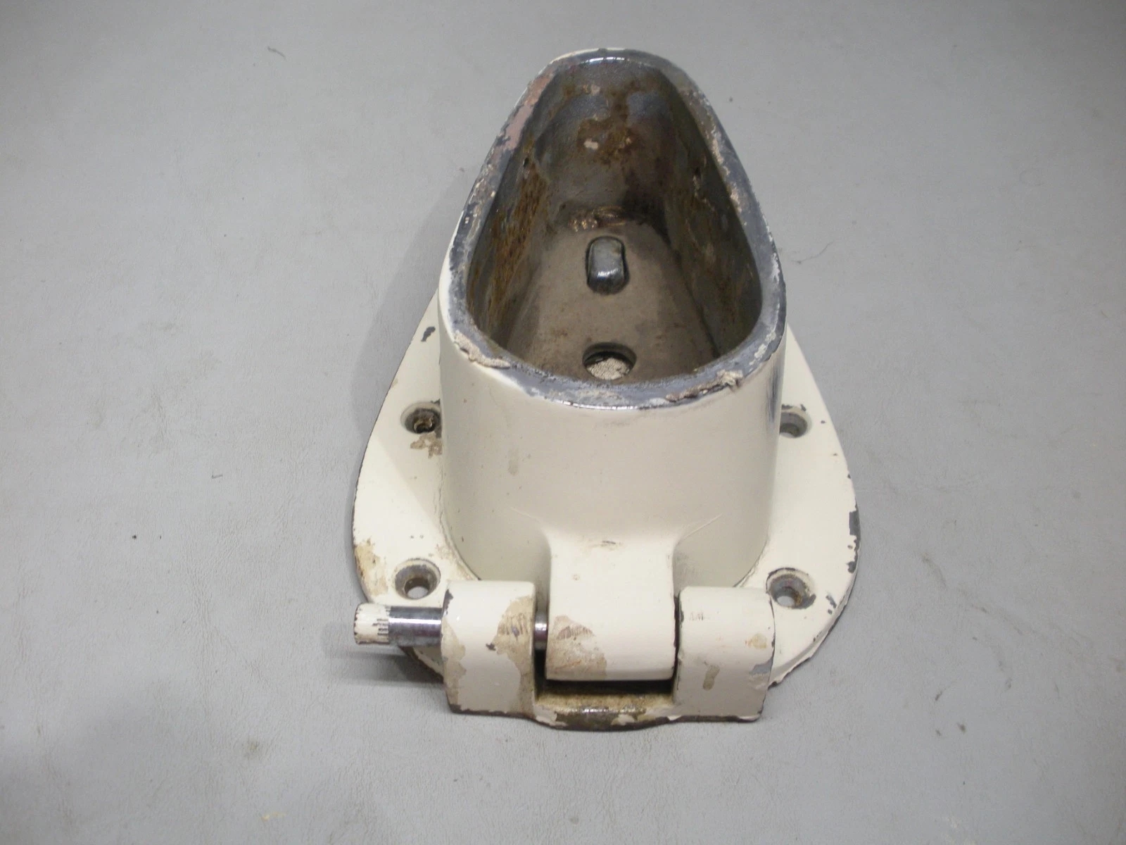Hatteras Yachts Chrome Plated Mast Hinged Base - Image 3