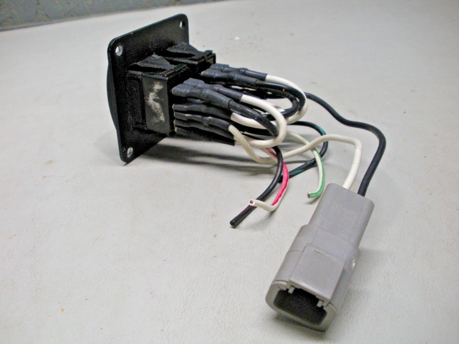 Lenco Trim Tabs Control Panel with VLD1 Contura Switches - Image 3